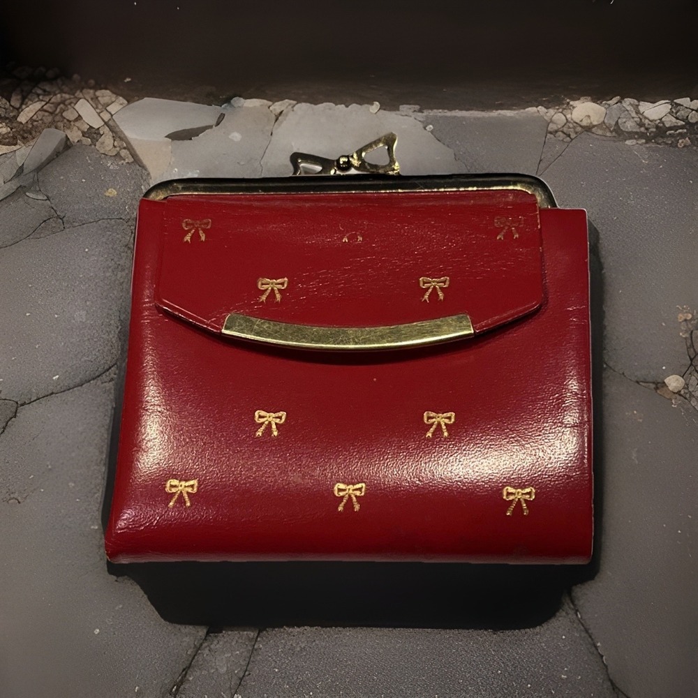 Vintage New-never used-Aristocrat Compact Red Bifold Wallet w/gold bows &closure